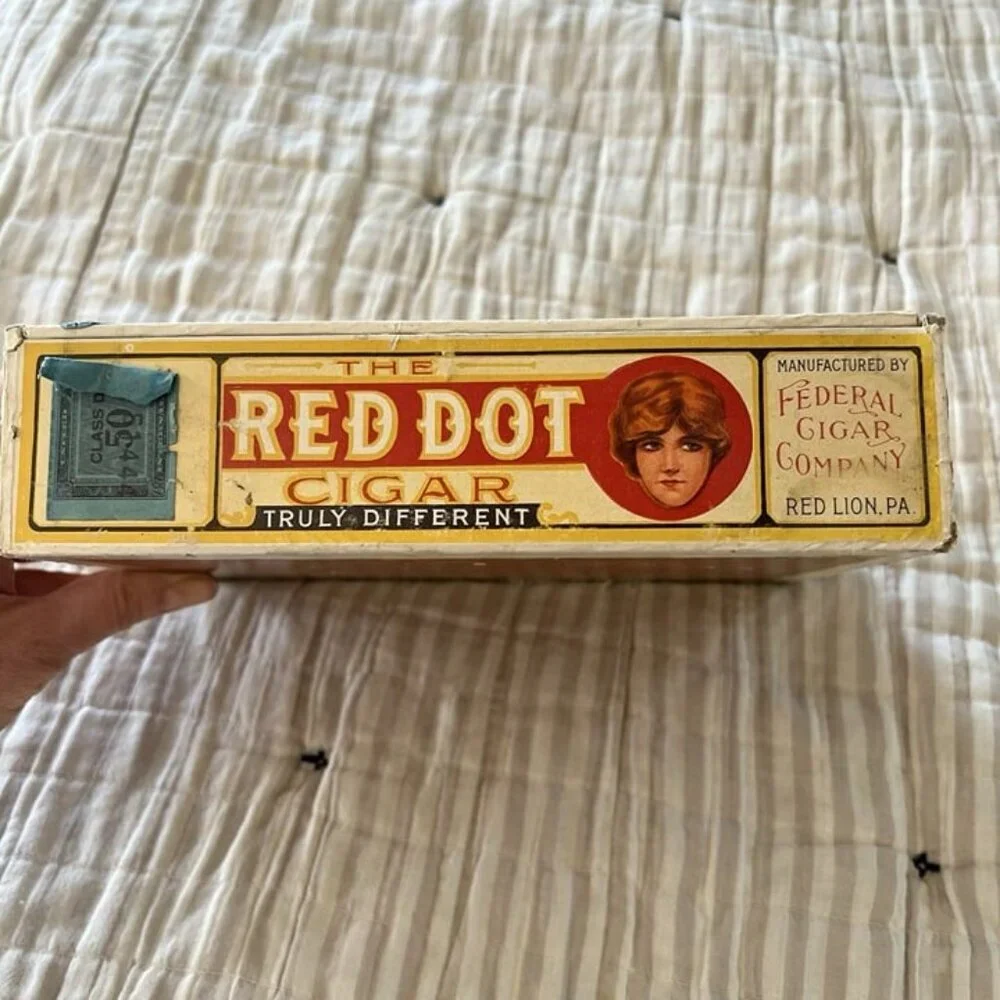 vintage red dot empty cigar box, great‎ graphics color, man cave decor item